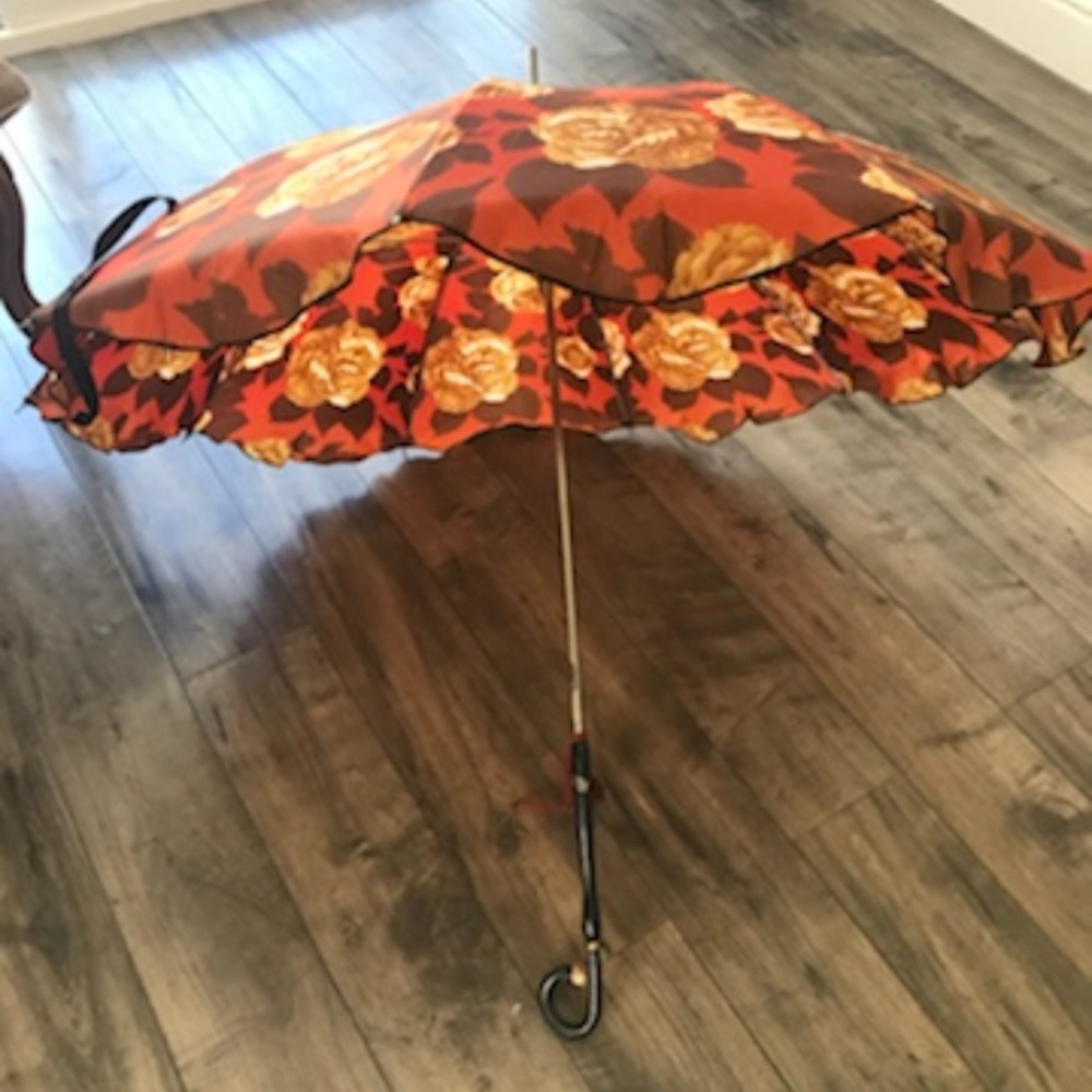 Vintage Flowered cloth Italian wooden handle